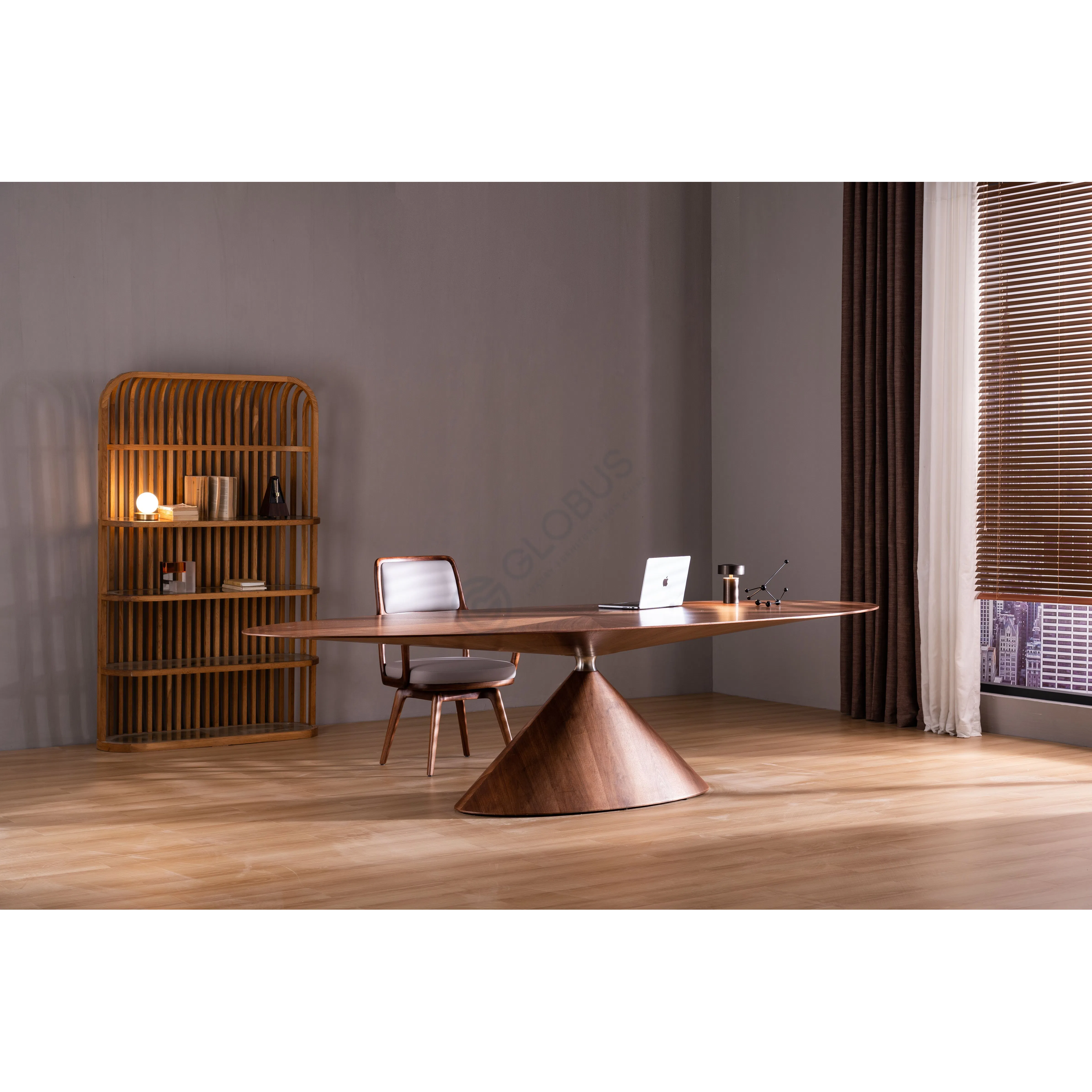 Обеденный стол Favonius