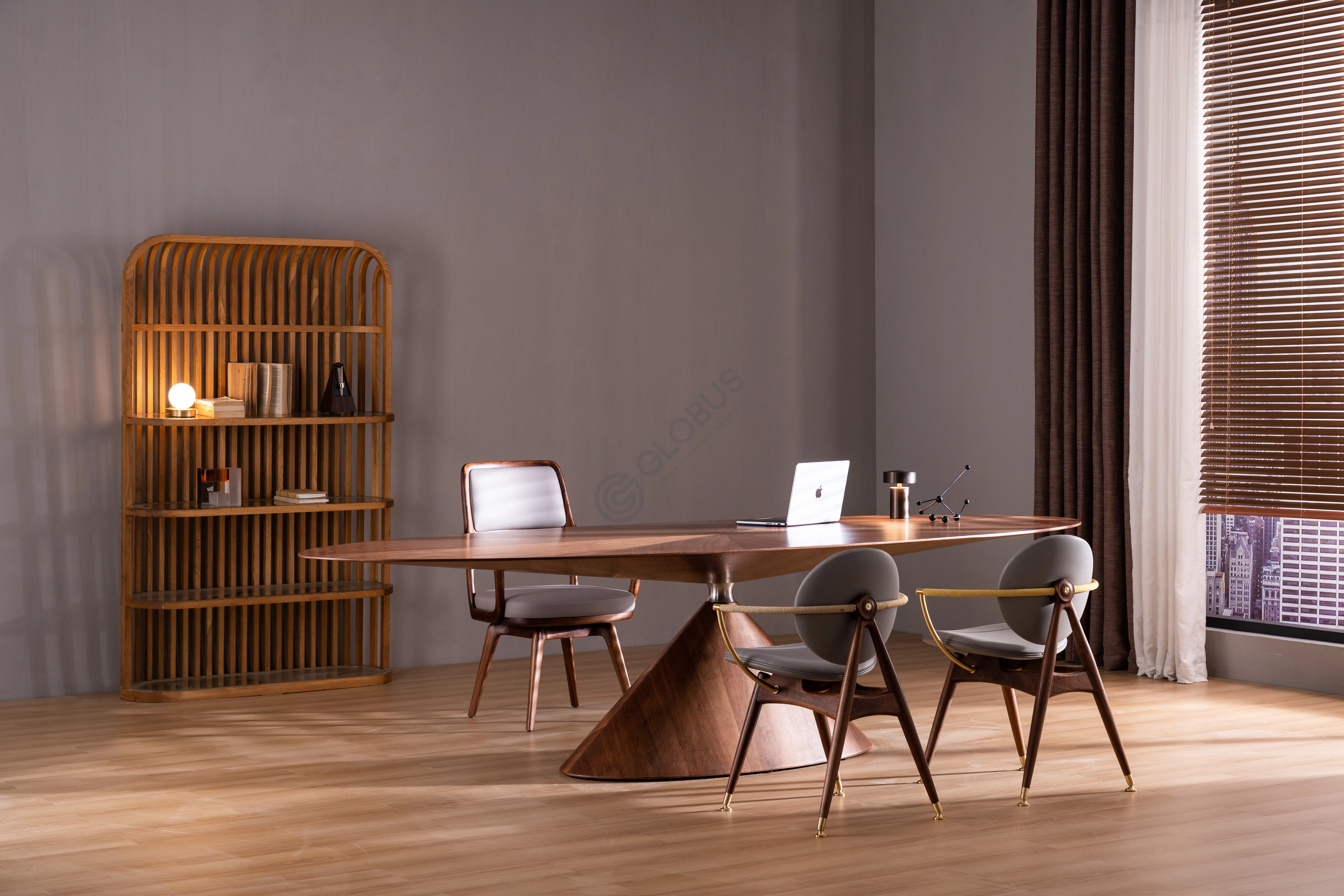 Обеденный стол Favonius