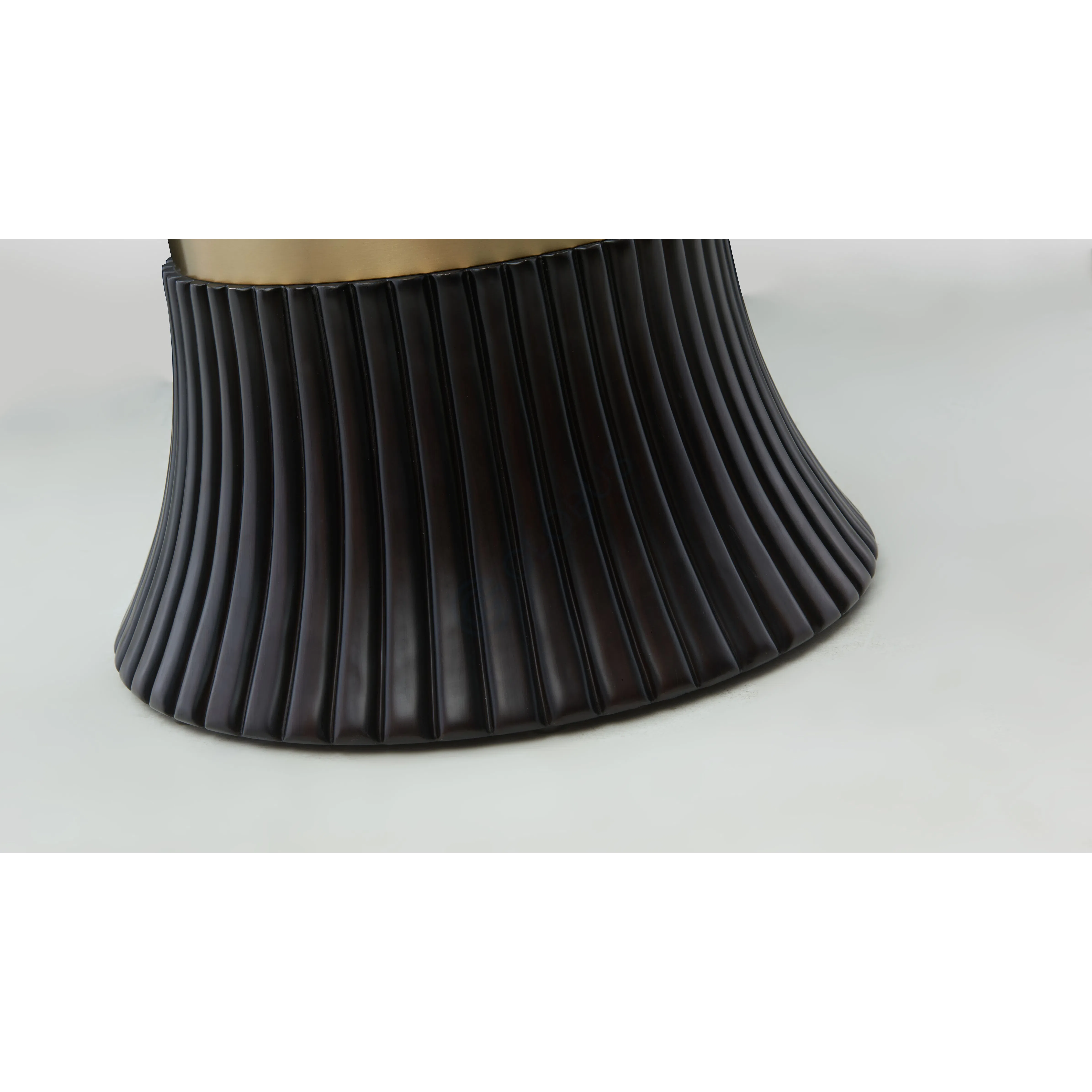 Угловой столик Bulgaro