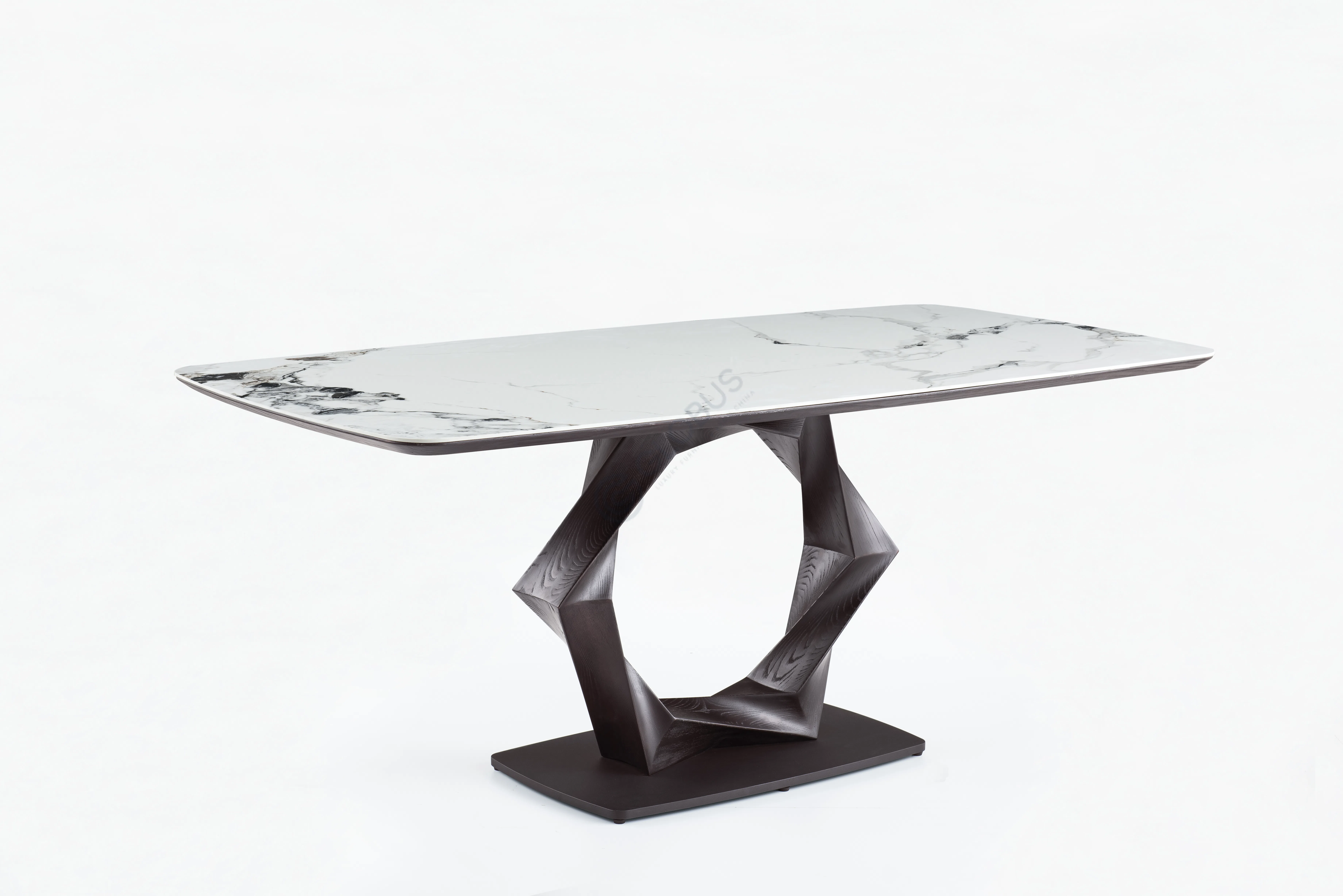 Обеденный стол Tullus