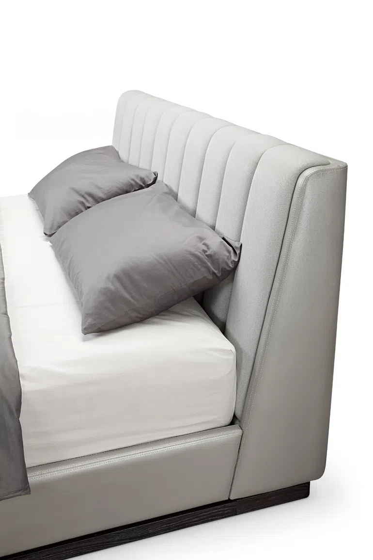 Кровать HOLLY HUNT Angelika