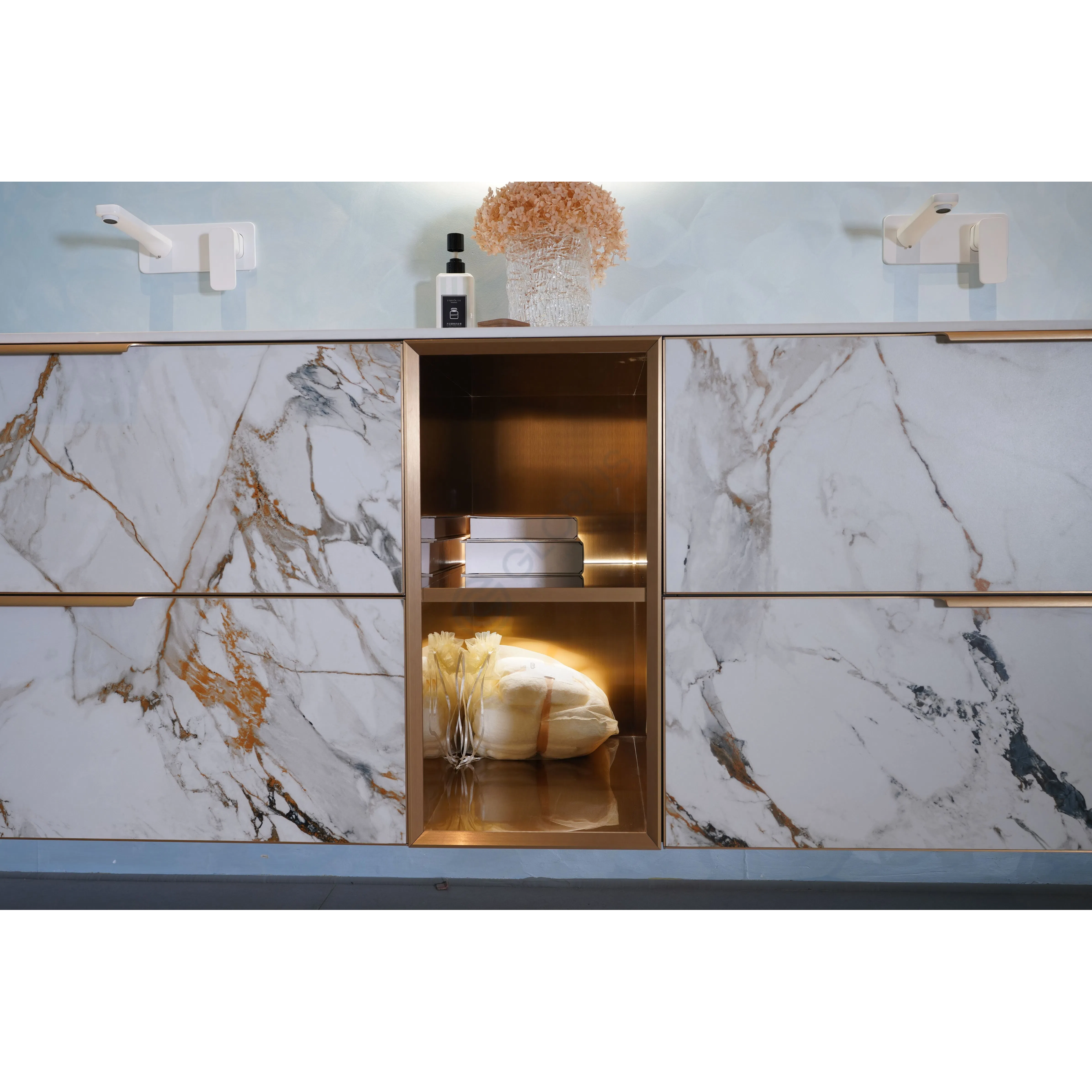 Ванный шкаф Kyrese