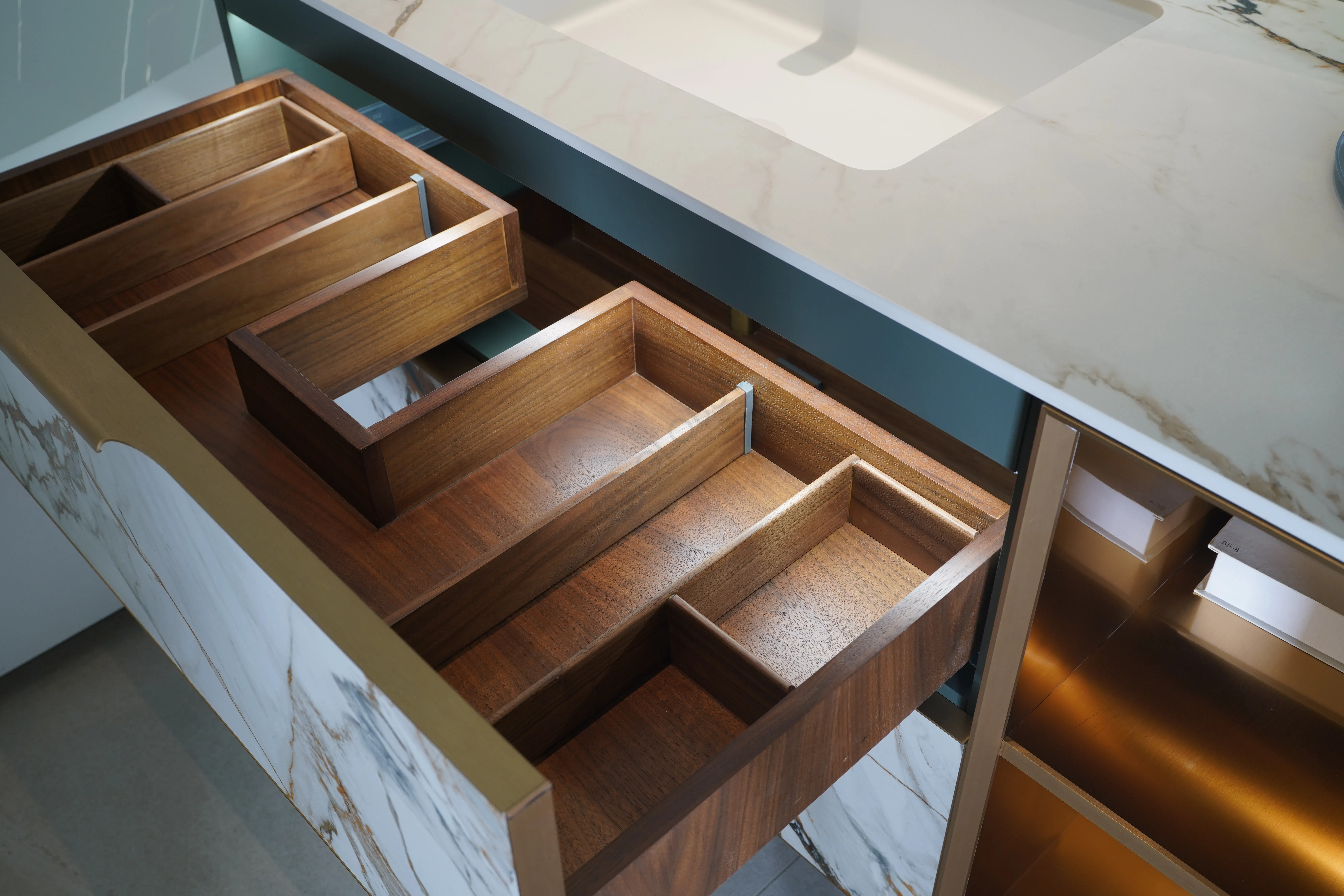 Ванный шкаф Kyrese