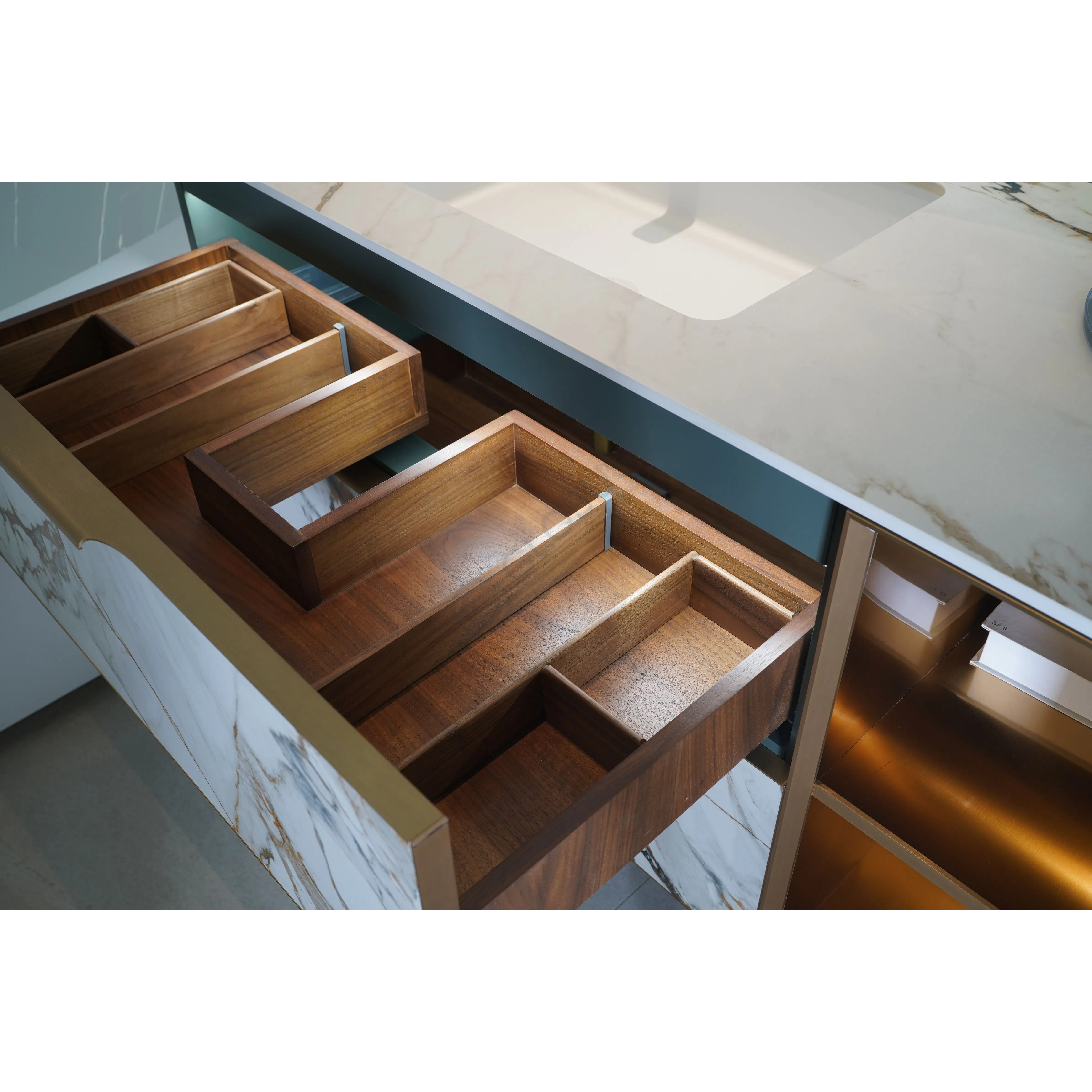 Ванный шкаф Kyrese