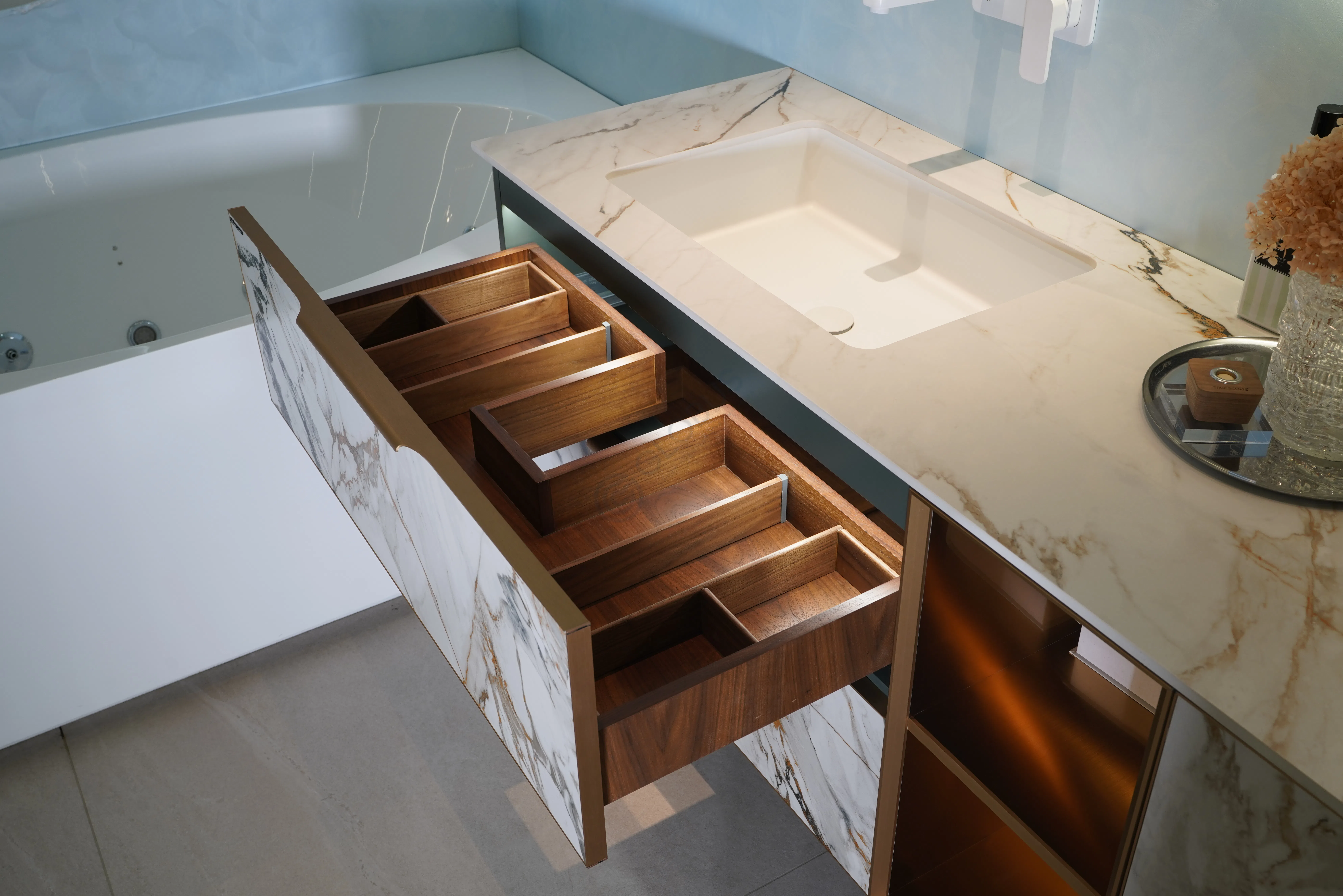 Ванный шкаф Kyrese