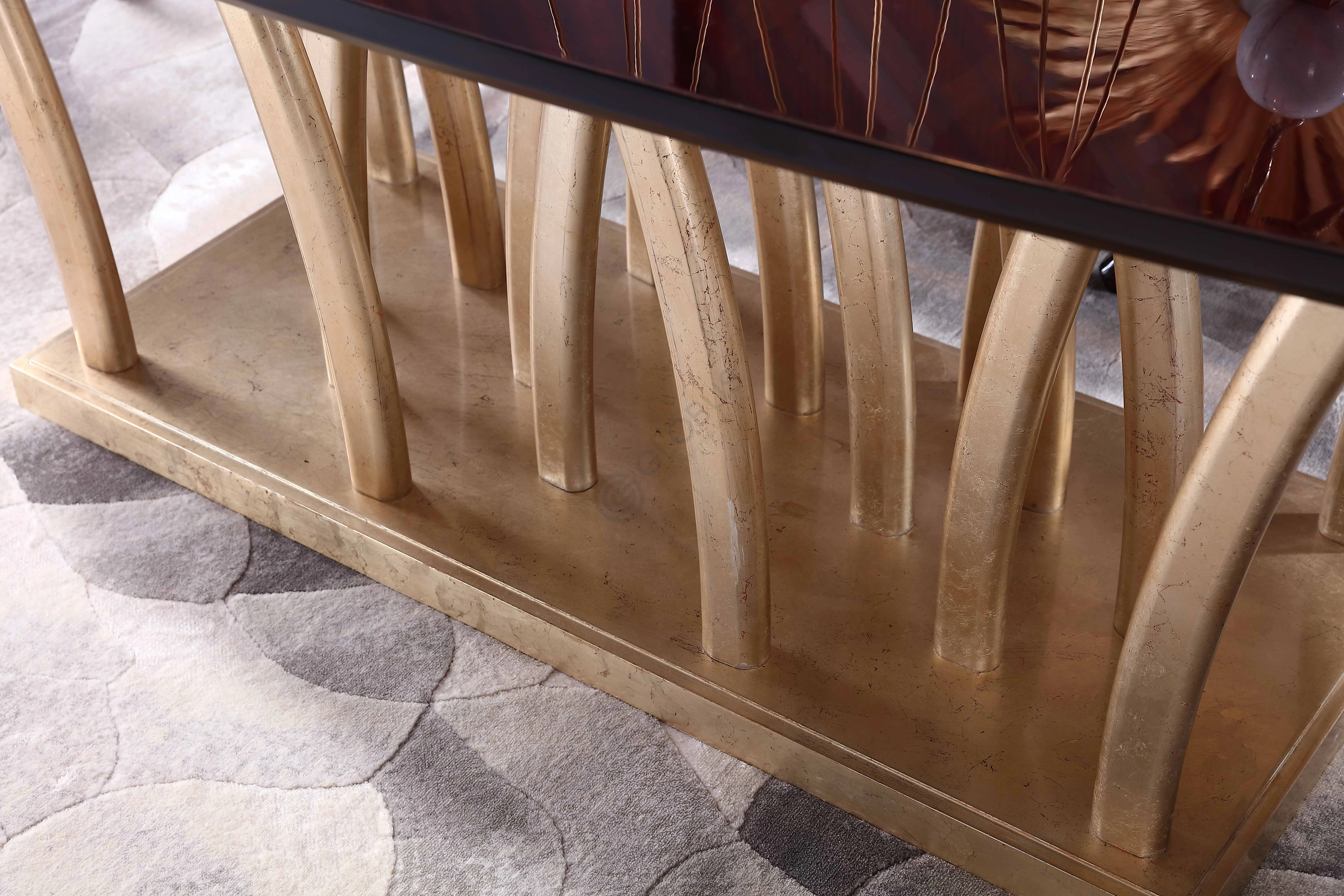 Обеденный стол CHRISTOPHER GUY Rain Forest