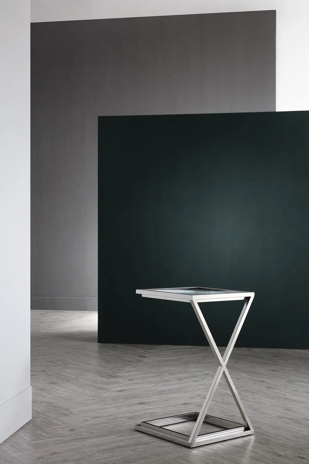 Угловой столик EICHHOLTZ Cross