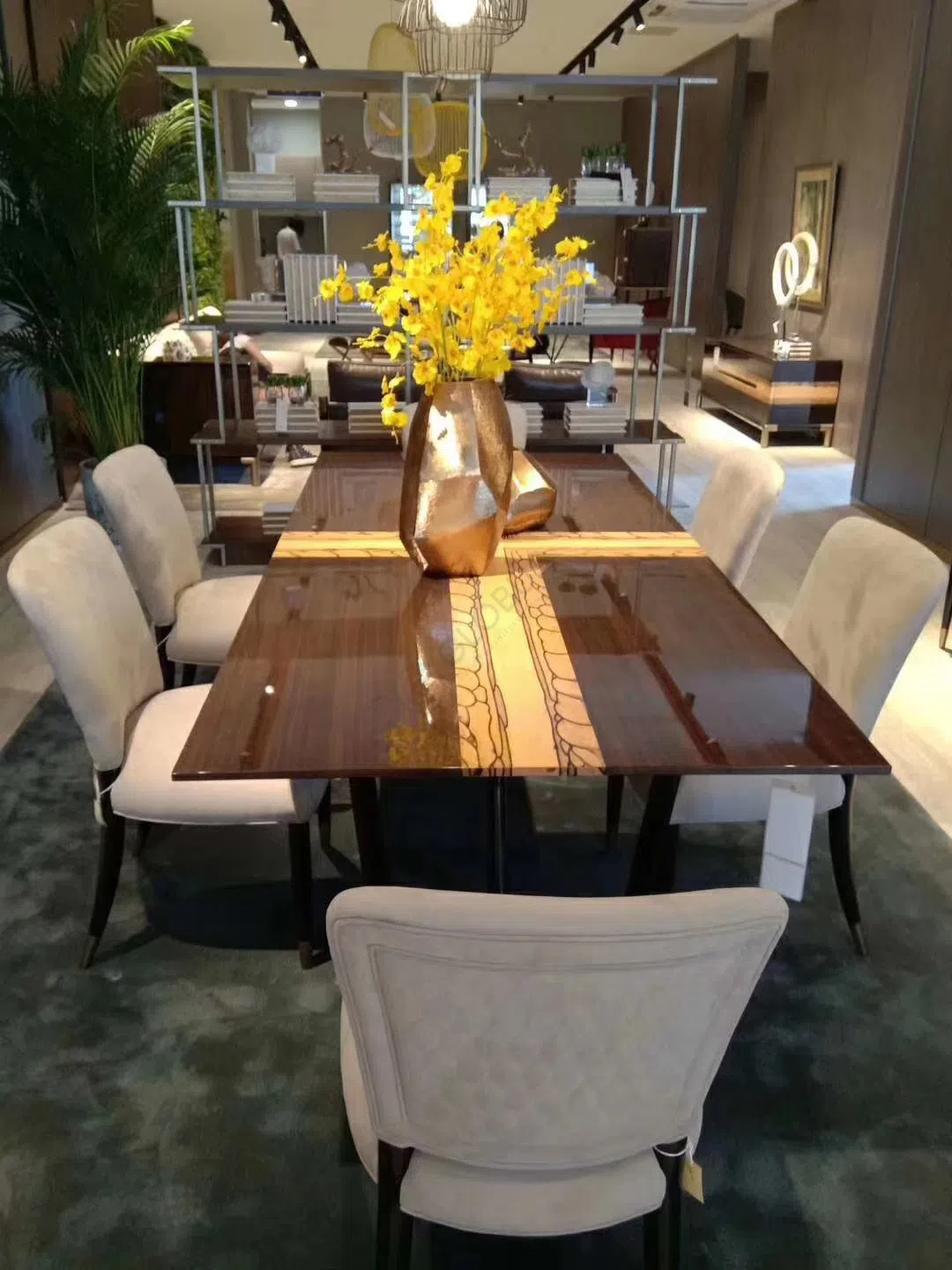 Обеденный стол Selyna