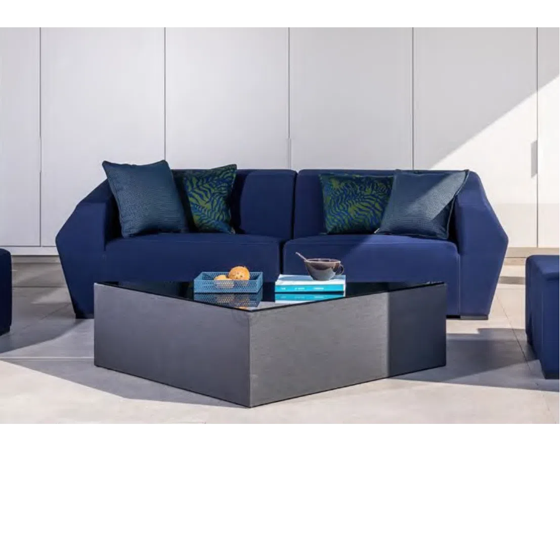 Уличный журнальный столик Zallia