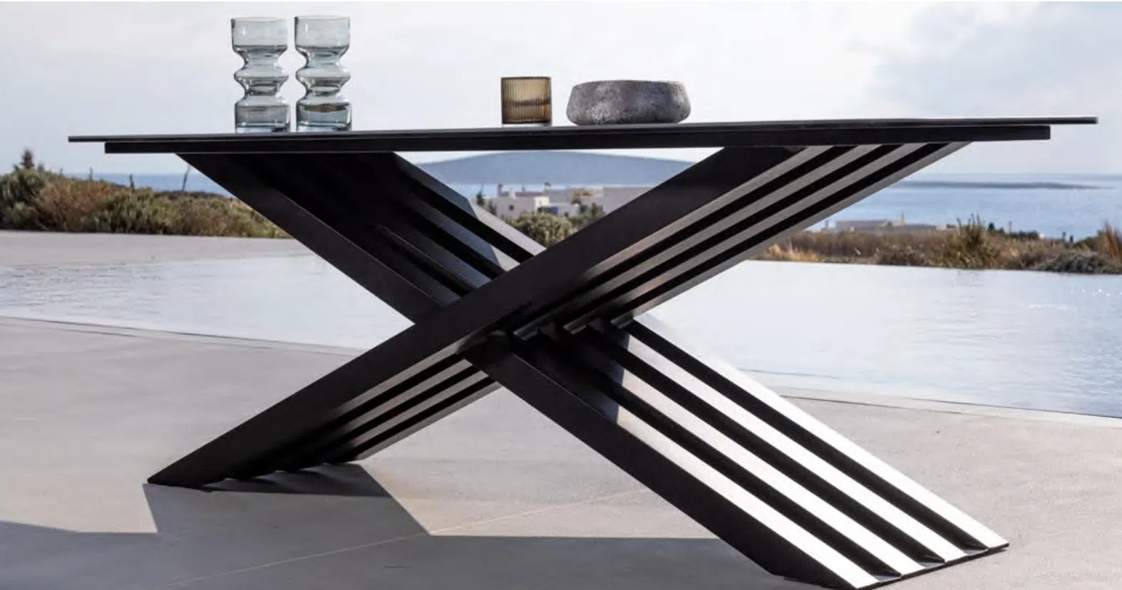 Уличный обеденный стол Mustio