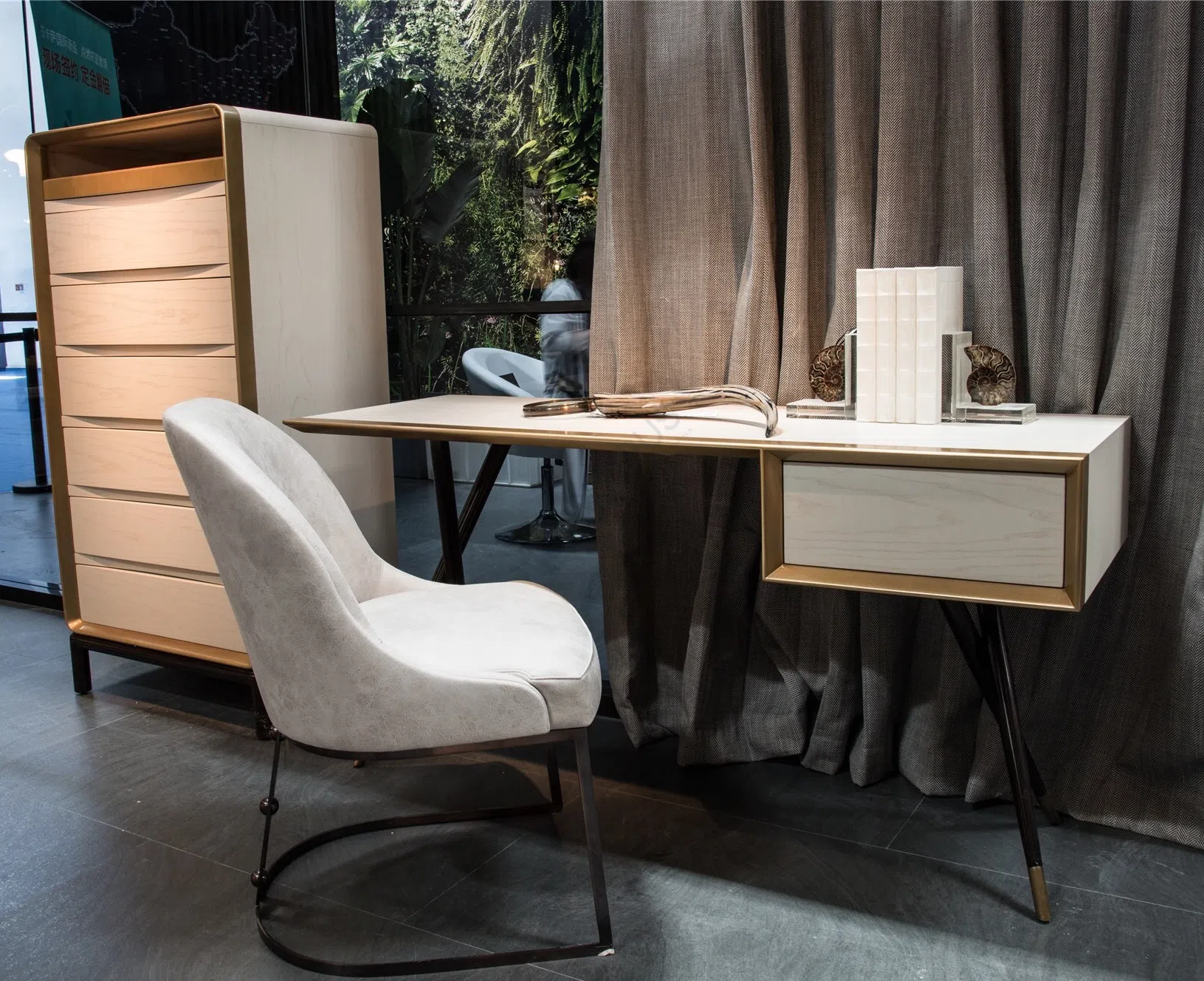 Стол для кабинета Obscuritatem