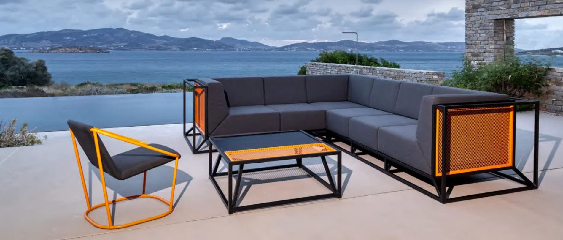 Уличный журнальный столик Puerile