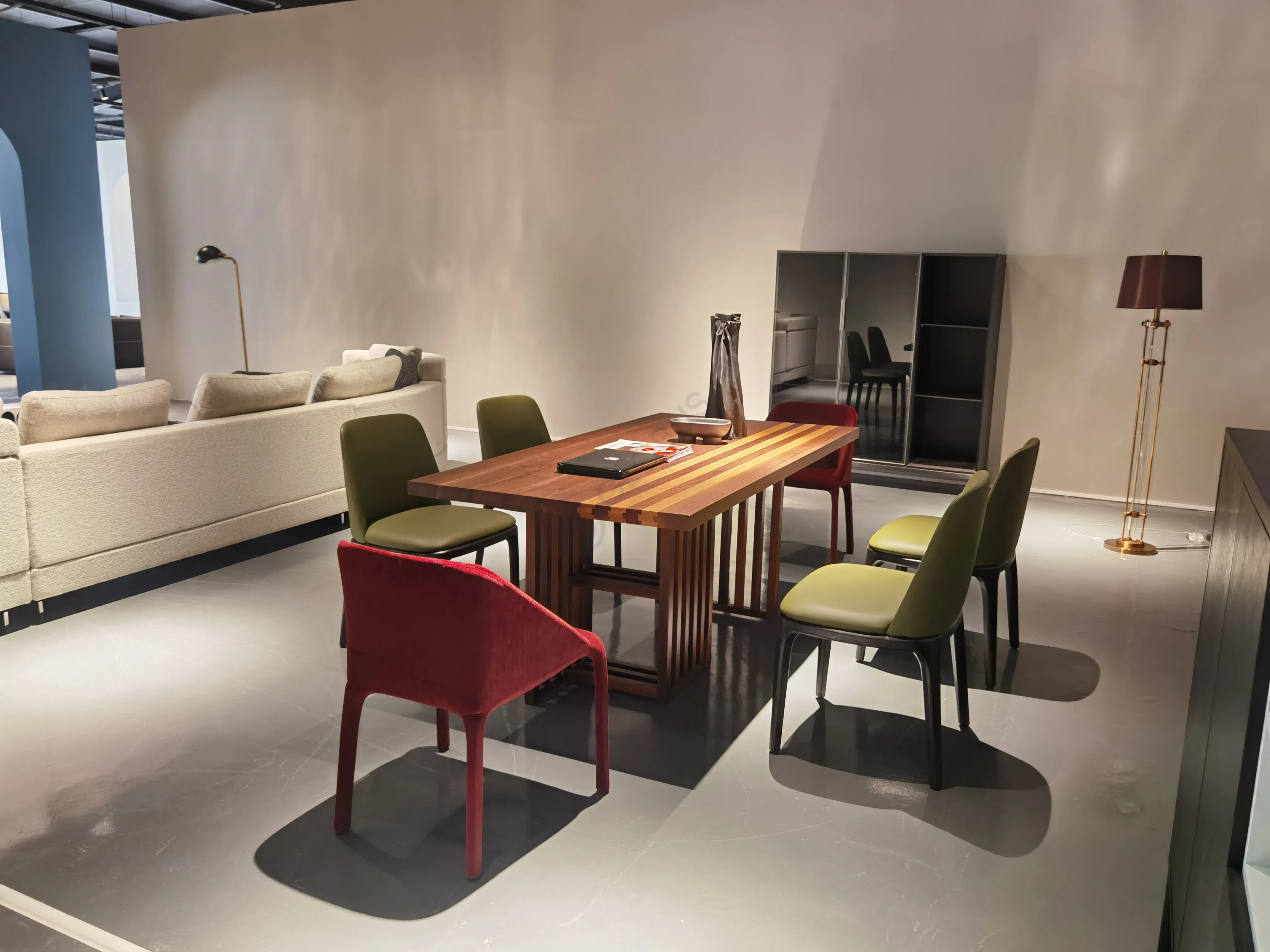 Обеденный стол Kavali